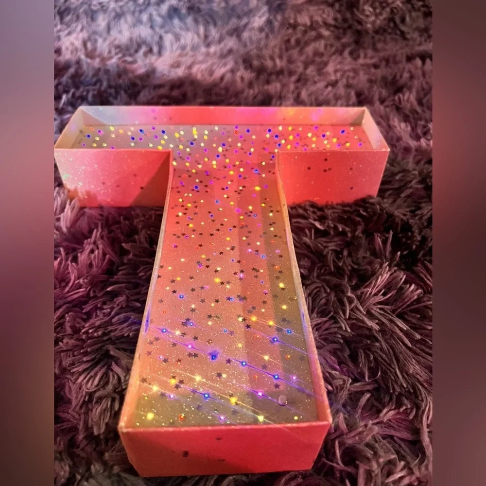 Justice Light Up T Shape, Multicolored Batter Operated Light